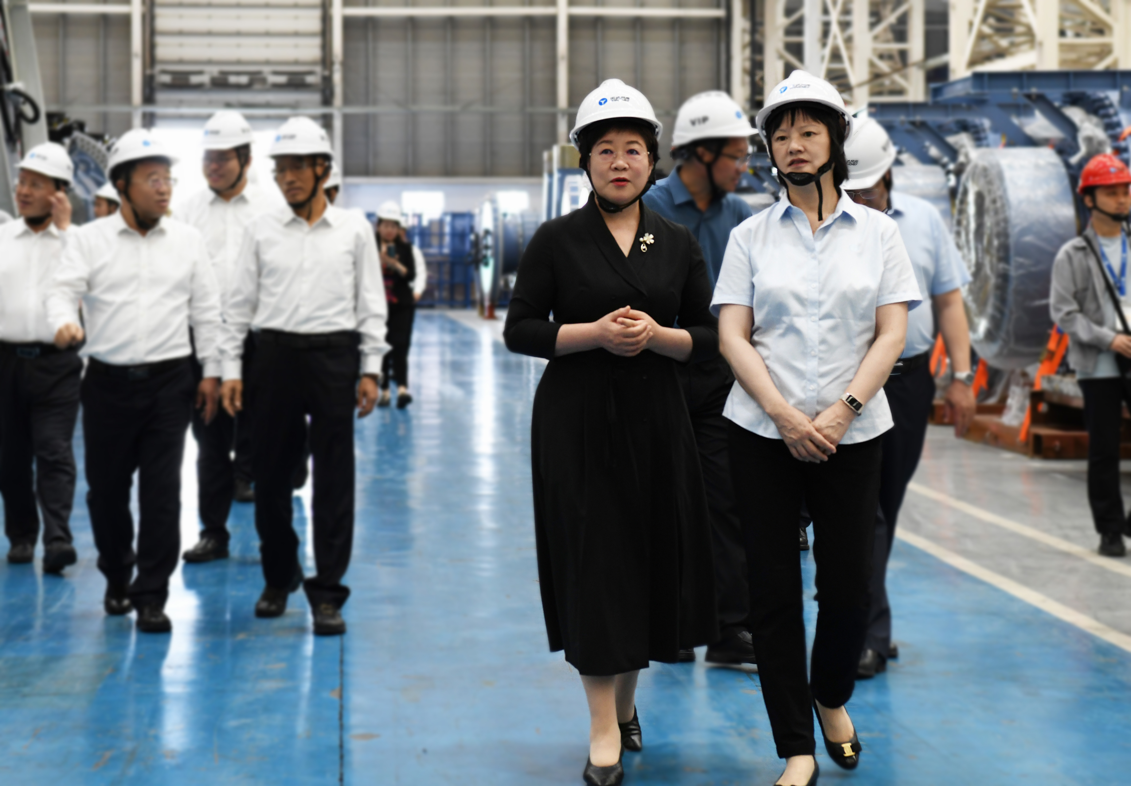 阿拉善盟盟委书记黄雅丽前往新宝GG股份考察调研