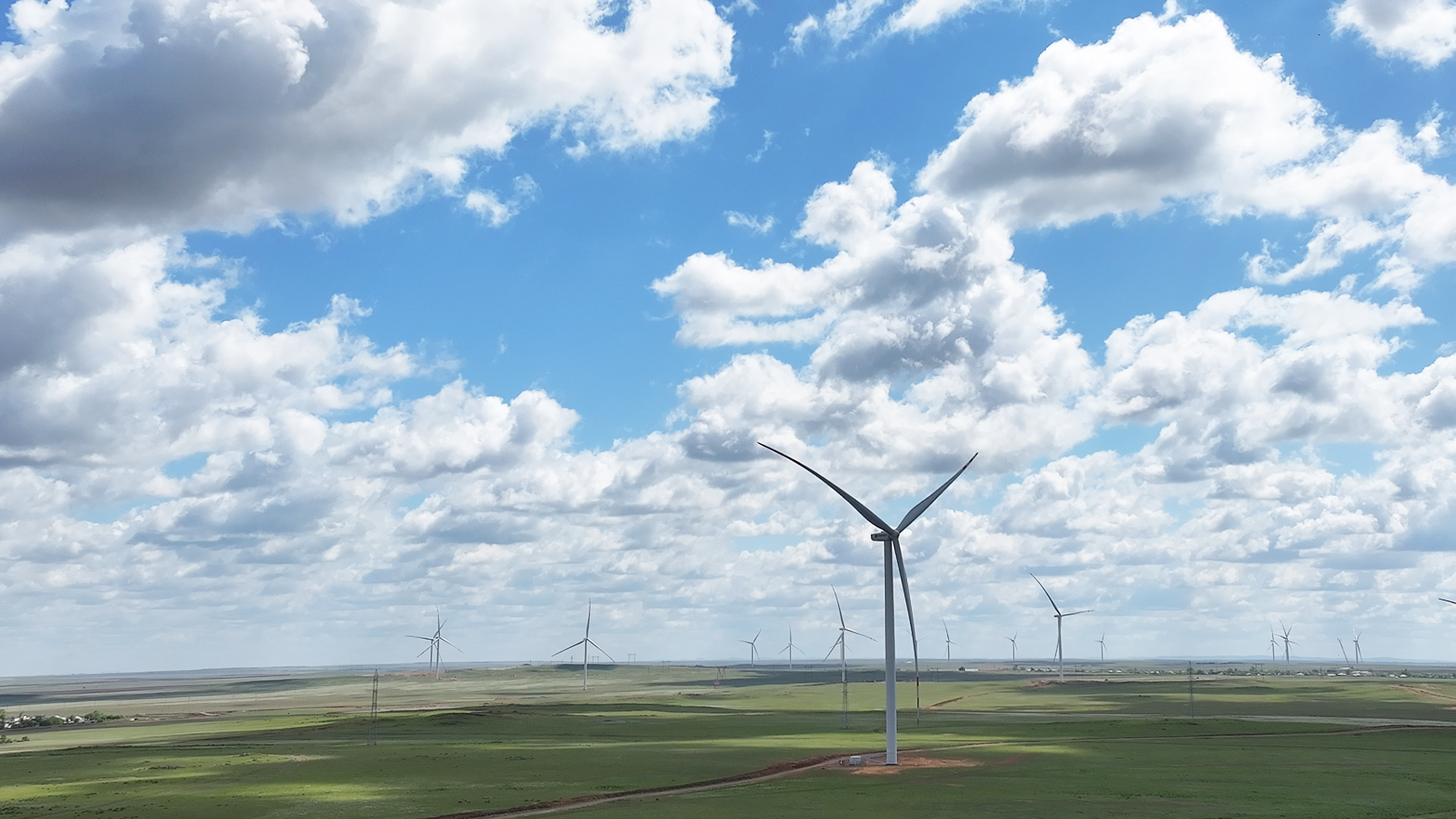 拔地而起的大风车，，，毗连中哈共建新纽带